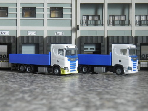 Herpa 1:87 - Konvolut 024 - 2 * Scania CS 20 ND 3-achs Pritschensolo - weiß-blau