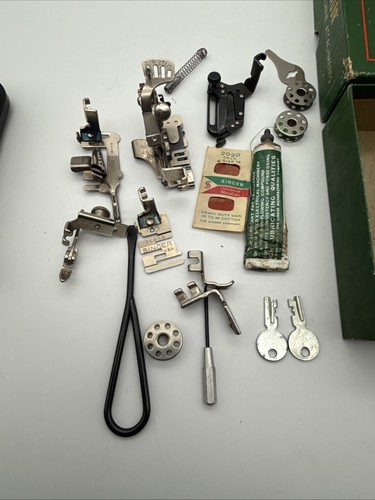 VTG Singer Featherweight 221-1 Sewing Machine Al W/Case + Extras - Working - Picture 9 of 24