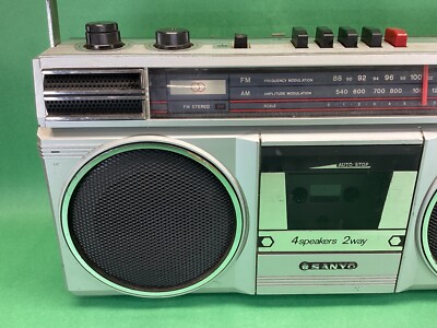 VINTAGE BOOMBOX SANYO M9706 PORTABLE RADIO CASSETTE RECORDER