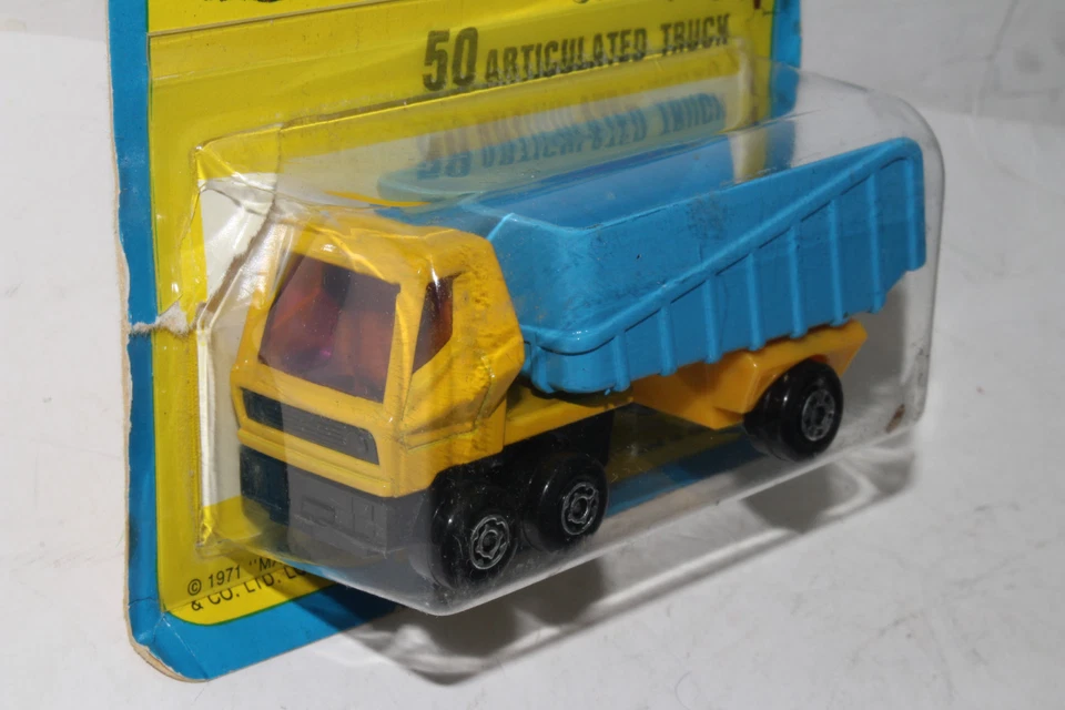 MATCHBOX SUPERFAST #50 ARTICULATED TRACTOR TRAILER DUMP TRUCK, NEW IN PACK - Image 3 of 4
