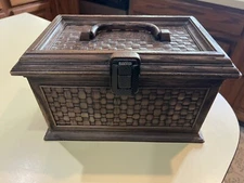 Lerner Sewing Box Faux Wicker Plastic w Metal Closure Tray Missing 10.5x7x6 USA