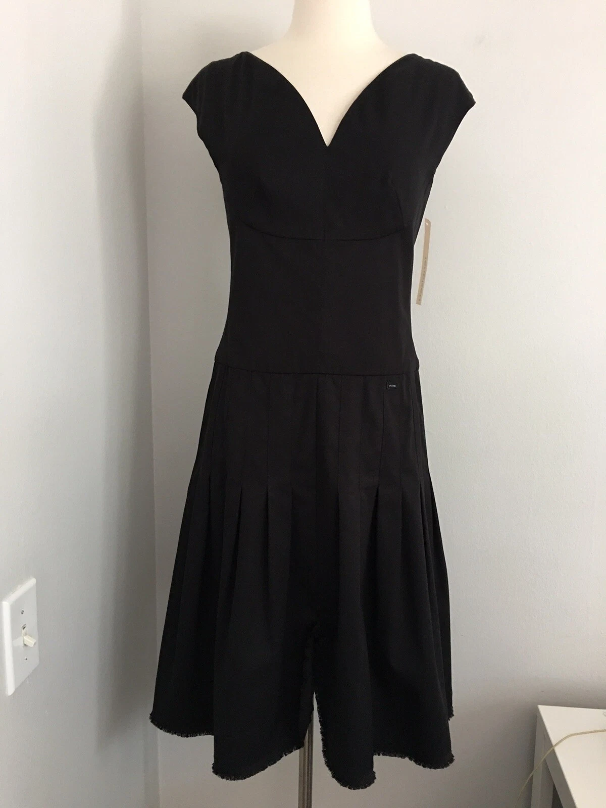 CHANEL NERA GONNA A PIEGHE COLLO A V ABITO ORLO GREZZO TAGLIA 36 MADE IN FRANCE