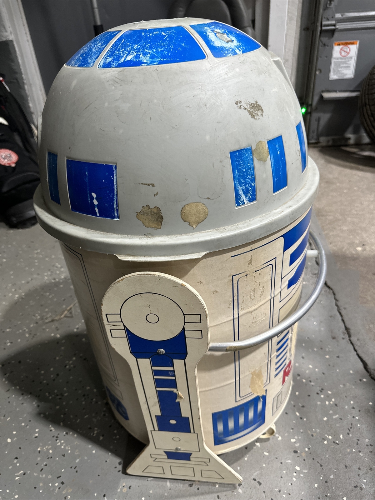 1983 Star Wars R2 D2 Toy Toter Toy Box Almost 3ft Tall Rolling Wheels 1983-star-wars-r2-d2-toy-toter-toy-box-almost-3ft-tall-rolling-wheels
