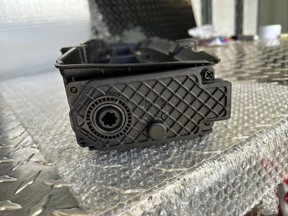 Conjunto de ventilación obturador de aire activo delantero radiador Hyundai Tucson 24-25 86950CW500 Foto 4 de 4