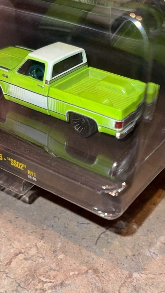 !!ERROR!! GMC Sierra Grande 1976 M2 Machines 15 Green Downtown Vibes Diorama Foto 3 de 4