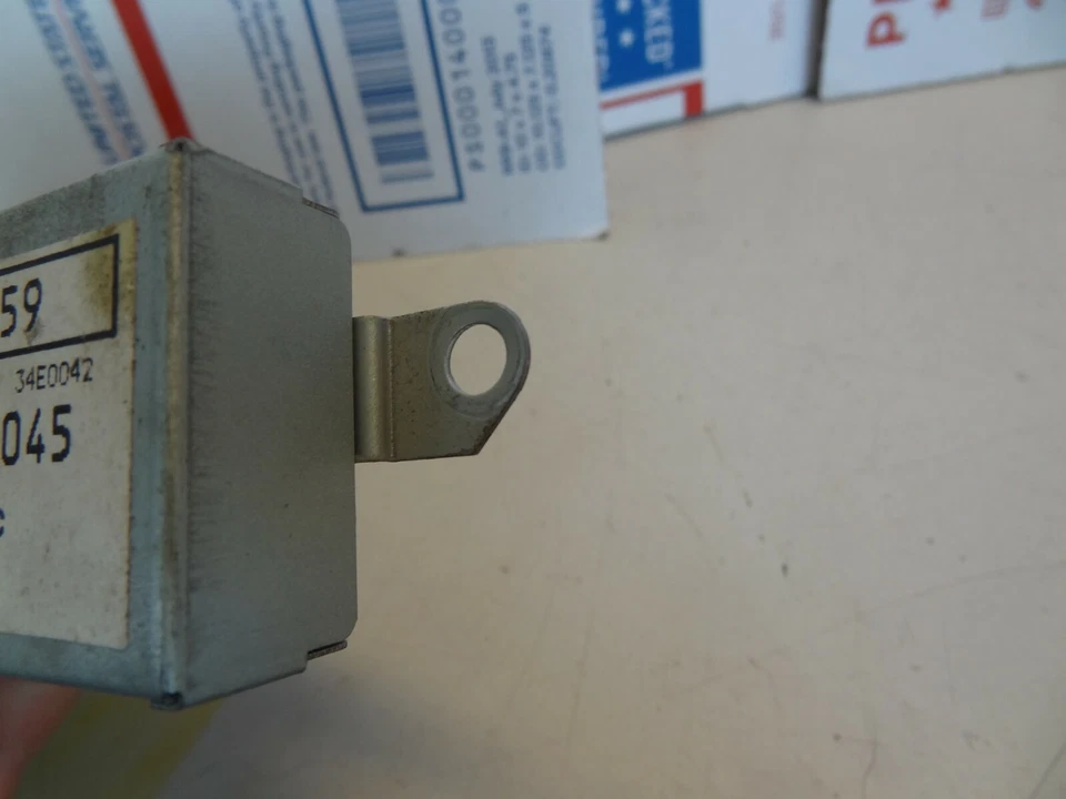 97 98 99 00 1997 Chrysler Sebring Avenger  TALON LIGHT CONTROL MODULE MR228159 Foto 4 de 4