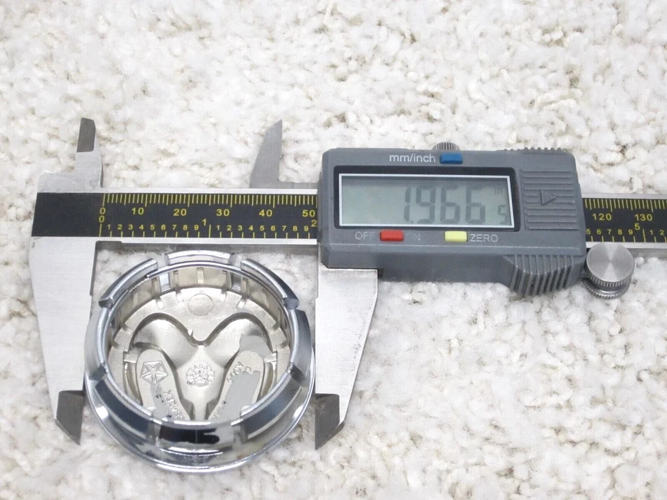 CARGADOR DODGE, GRAND CARAVAN, MAGNUM, TAPA CENTRAL RUEDA STRATUS 04782764AA #2D-11 Foto 2 de 2