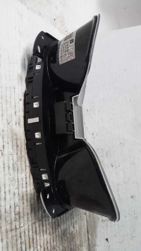 Medidor de velocímetro usado se adapta a: Chevrolet Malibu Cluster 2015 VIN 1 límite de cuarto dígito Foto 2 de 4