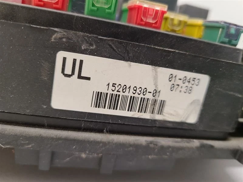 2003-2006 CHEVROLET AVALANCHE 1500 Engine Fuse Box 15201930-01 Foto 3 de 4