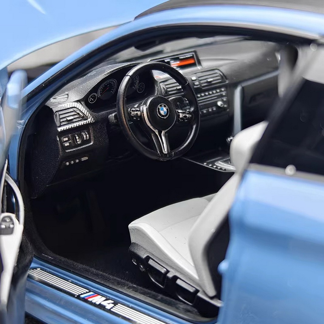 PARAGON 1/18 Scale BMW M4 F82 Blue Diecast Car Model Collection