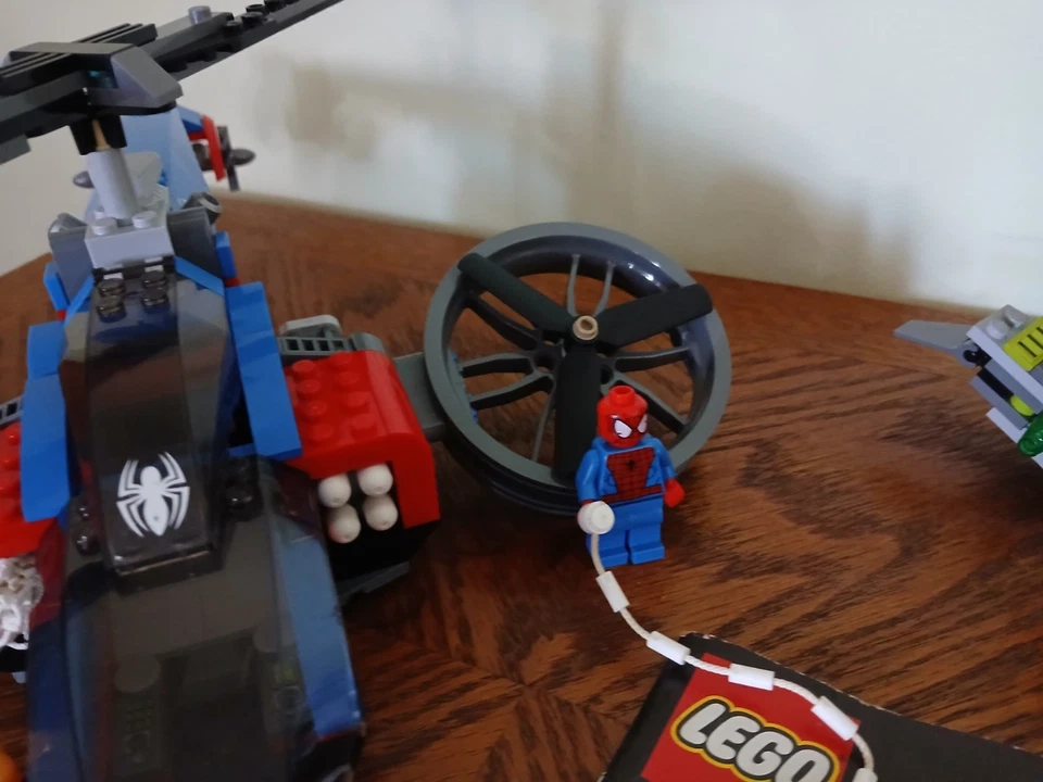 LEGO Marvel: Spider-вертолет спасения (76016) инструкции и фигурки включены - Изображение 4 из 4