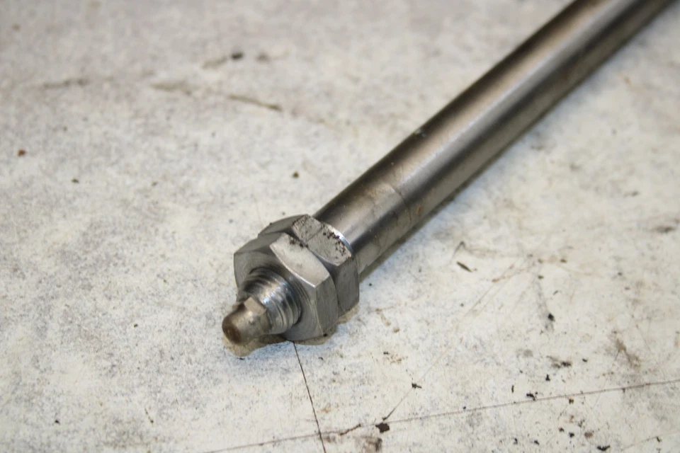 Yamaha DS7 250 1972 basculante trasero suspensión perno D13-4192. ABG Foto 2 de 3