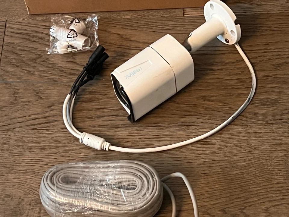 Reolink B800 Indoor/Outdoor 4K Ultra HD PoE Security Camera - Image 3 of 3