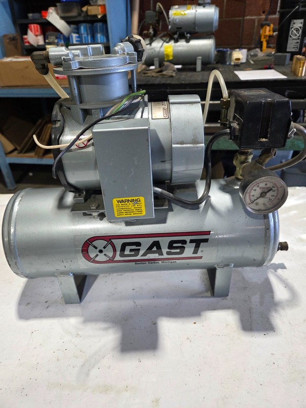 GAST AIR COMPRESSOR ROA-P106TB-00  used for parts 220V