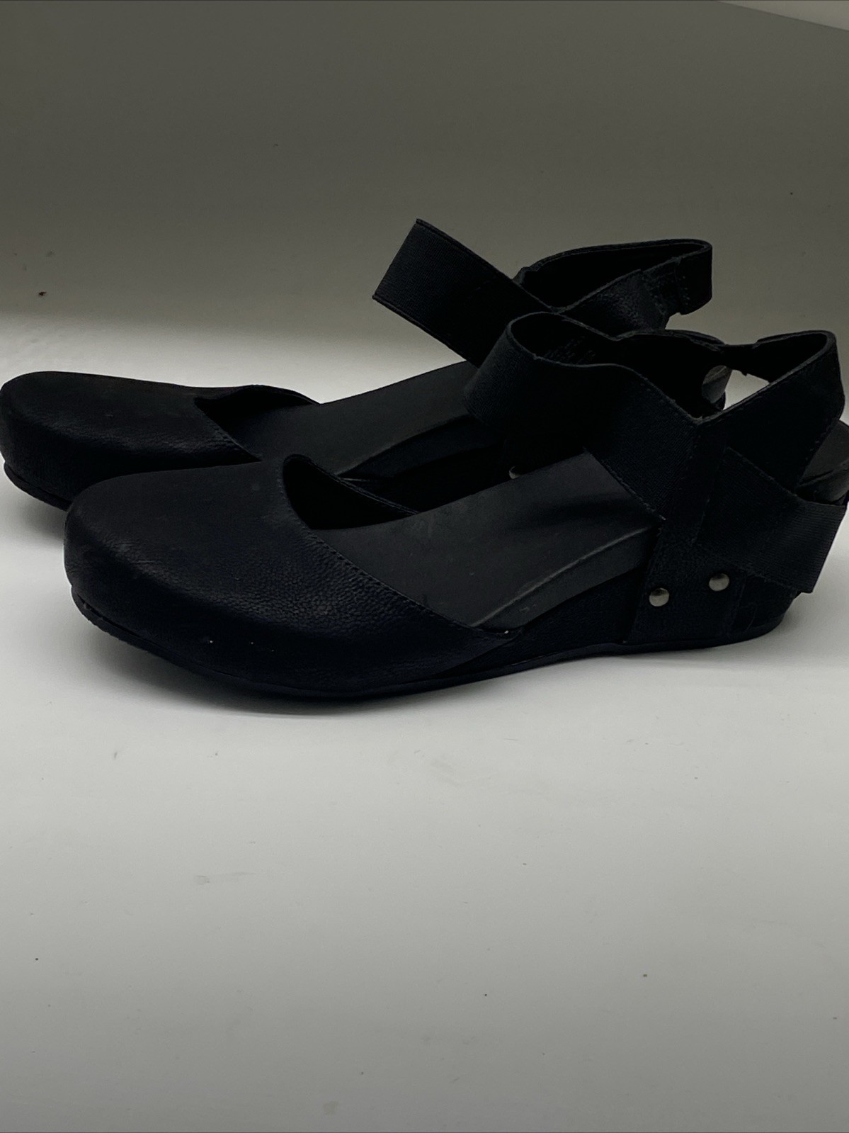 Axxiom Black Wedge Sandals 9
