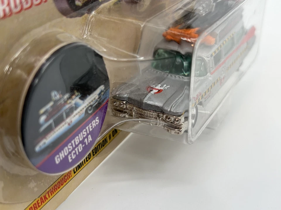 Johnny Lightning Frightning Lightnings Ghostbusters ECTO-1A Limited Edition 1:64 - Image 4 of 4
