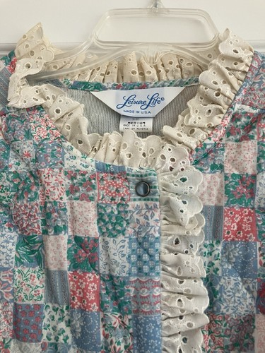 NWT! Vintage Leisure Life Quilted Faux Patchwork Eyelet Trim Long Snap Robe! M - Picture 7 of 14