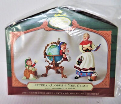 Hallmark Keepsake Lettera, Globus & Mrs Claus Ornament Set 2001 Collector's Club