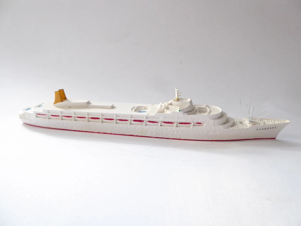 KREUZFAHRTSCHIFF  -  CANBERRA - ca. 1:1250  Länge ca.20,5 cm ohne OVP #2009