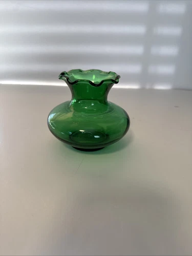 Vintage Anchor Hocking Small Emerald Green Glass Ruffled Rim Bulb Flower Vase