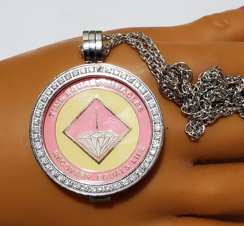Narcotics Anonymous - NA / AA  Bling Medallion Holder With Chain Silver Plated - Picture 2 of 2
