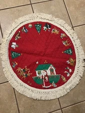 Vintage Christmas tree skirt 31"