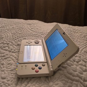 Nintendo New 3DS Super Mario Edition Handheld System - White TESTED No Stylus 