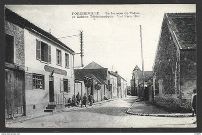 CPA -- PORCHEVILLE . DAS TABAKBÜRO UND DIE TELEFONZELLE.