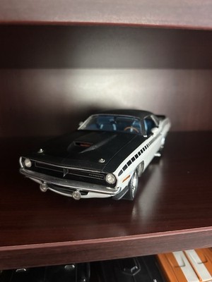 Die-Cast Promotions ACME 1/18 1:18 Scale White/Black 1970 Plymouth AAR Cuda Car