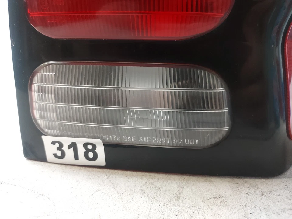 2000 - 2004 年三菱 Montero Sport 右乘客侧右手尾灯 U0505 DW — 第 2/4 张图片