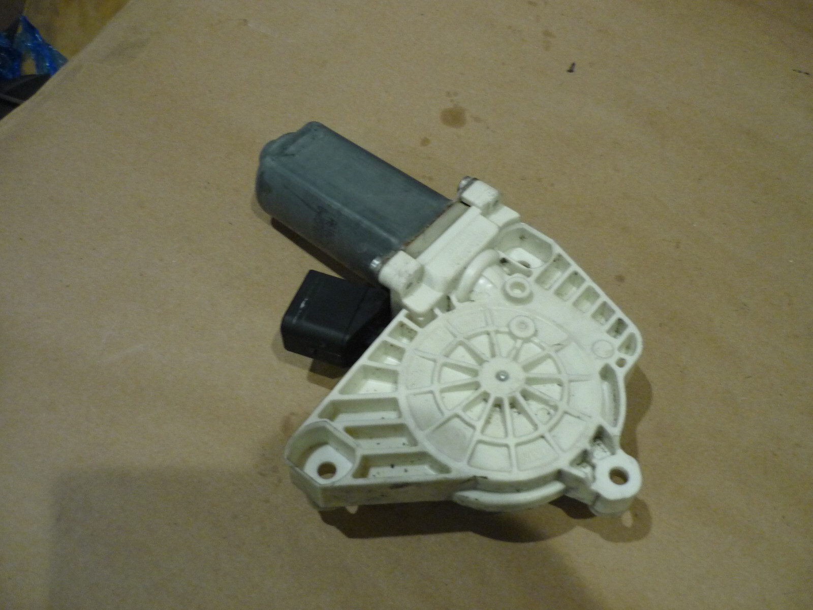 McLaren 720S LH Door Power Window Motor - P/N 14AA377CP