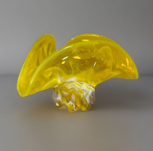 Vintage MCM Slag Yellow White Art Glass Bowl Ashtray UV Reactive Glows - Picture 2 of 7