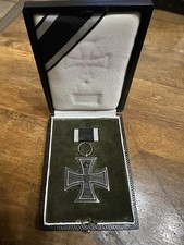 Getragenes Eisernes Kreuz 2 klasse 1914 im Etui  Samt Oliv mit Feldspange
