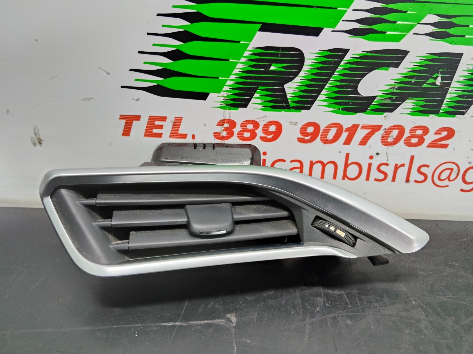 BOCCHETTA ARIA CONDIZIONATA A/C LATERALE SINISTRA PEUGEOT 2008 I 9673131777 2017