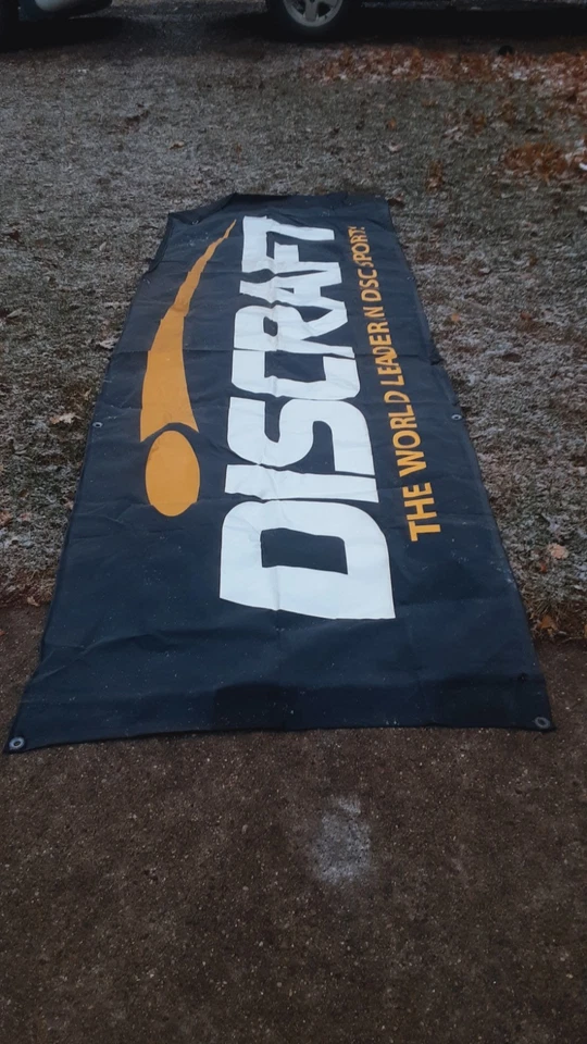Banner de 8 pies X 35 pulgadas, Discraft. Usado. Pareja pequeñas lágrimas pero en general buen artículo. Foto 2 de 4