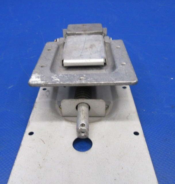 Cessna 172 Door Latch Assembly P/N 0511256 NOS (1218197) eBay