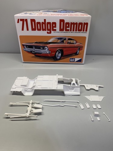 MPC 1/25 1971 Dodge Demon Chassis And Interior Parts /junkyard/Diorama ...