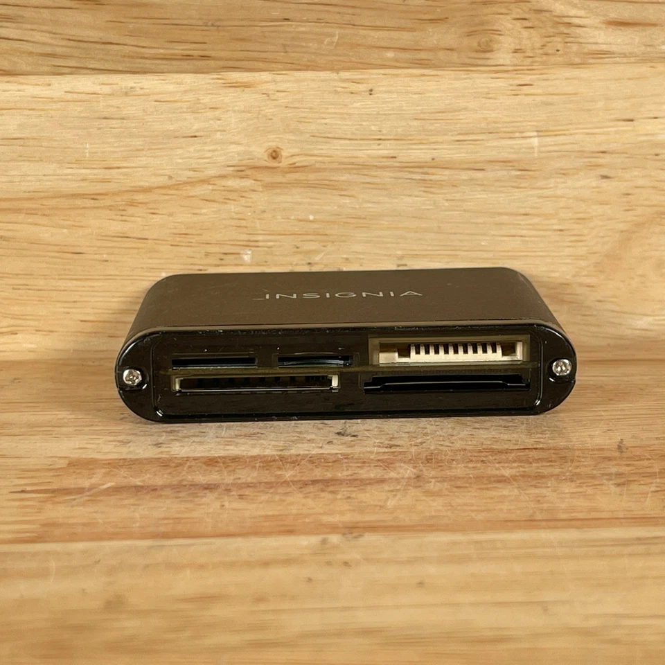 Insignia NS-CR20A1 Black Portable USB 2.0 Multiformat Memory Card Reader - Image 4 of 4