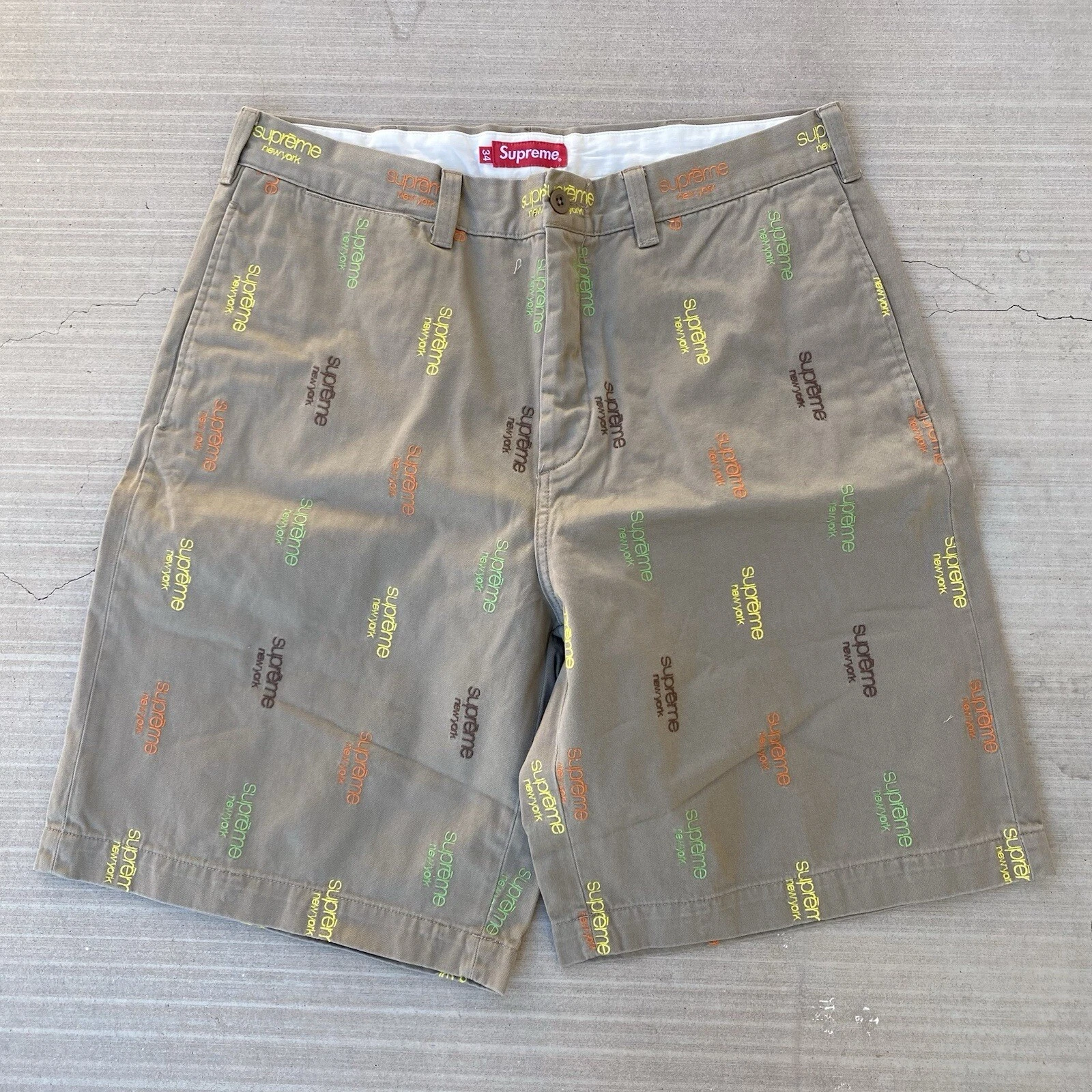 Short chino Supreme brodé marron 2023 baggy grunge