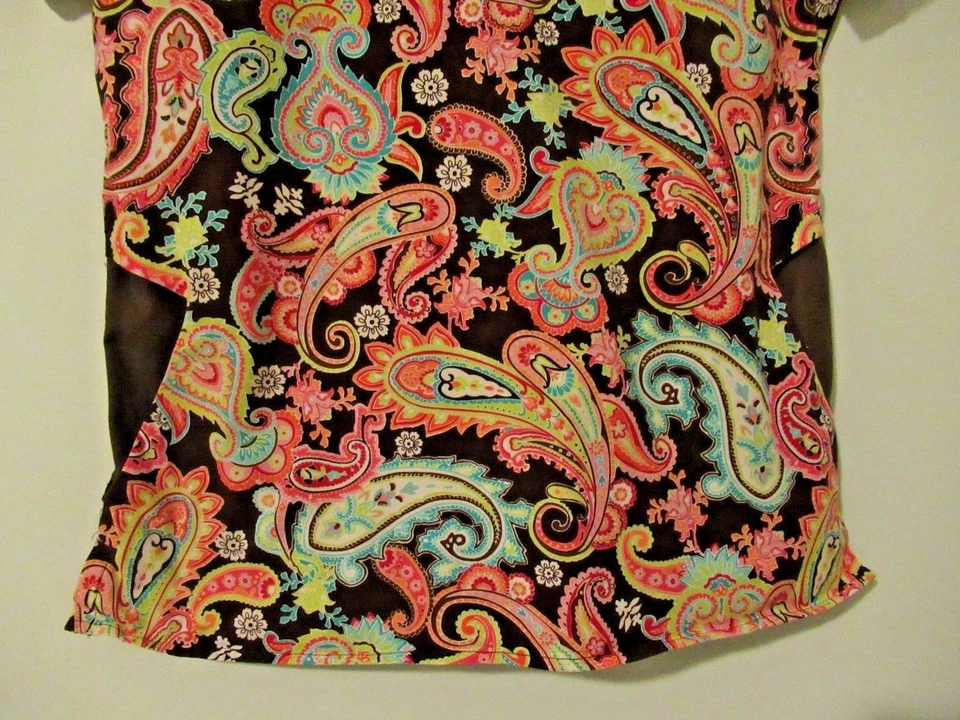 UNIFORME EXFOLIANTE TOP XS Blanco Cruz Marca Paisley Mangas Cortas LINDO USADO EN EXCELENTE ESTADO Foto 3 de 4