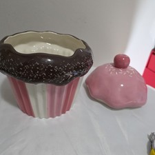 Ceramic Cookie Jar CHOCOLATE CUPCAKE w/ PINK FROSTING Pink White, Sprinkles 