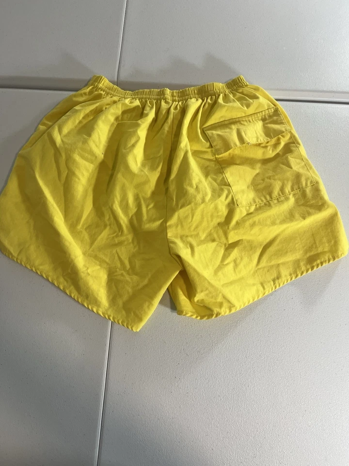Camisas Nike amarillas vintage de los 90 medianas para hombre bañador pantalones cortos forrados de malla Foto 4 de 4