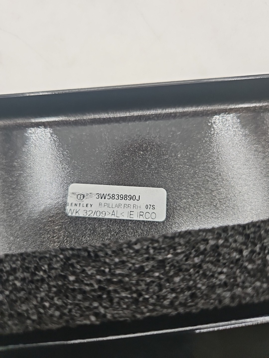 BENTLEY NEW B-PILLAR COVER PLATE (3W5839890J)