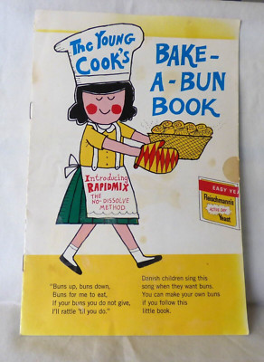 1967 Booklet Fleischmann's Rapidmix Yeast The Young Cook's Bake-A-Bun Book