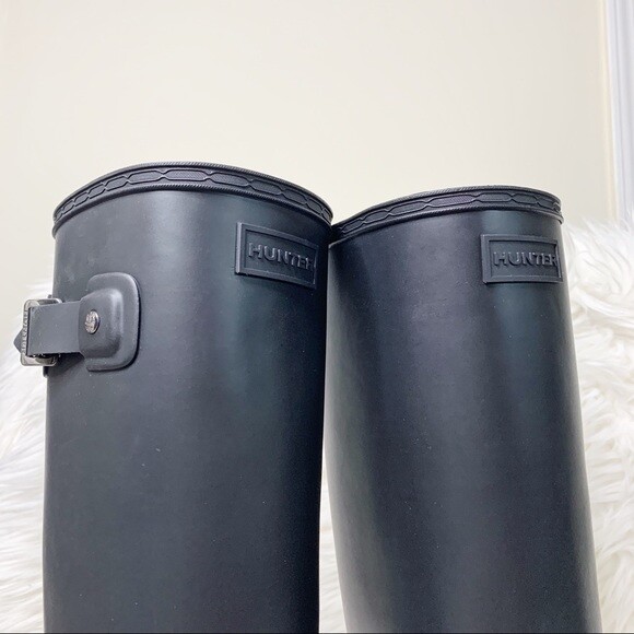 hunter tall gloss rain boots black