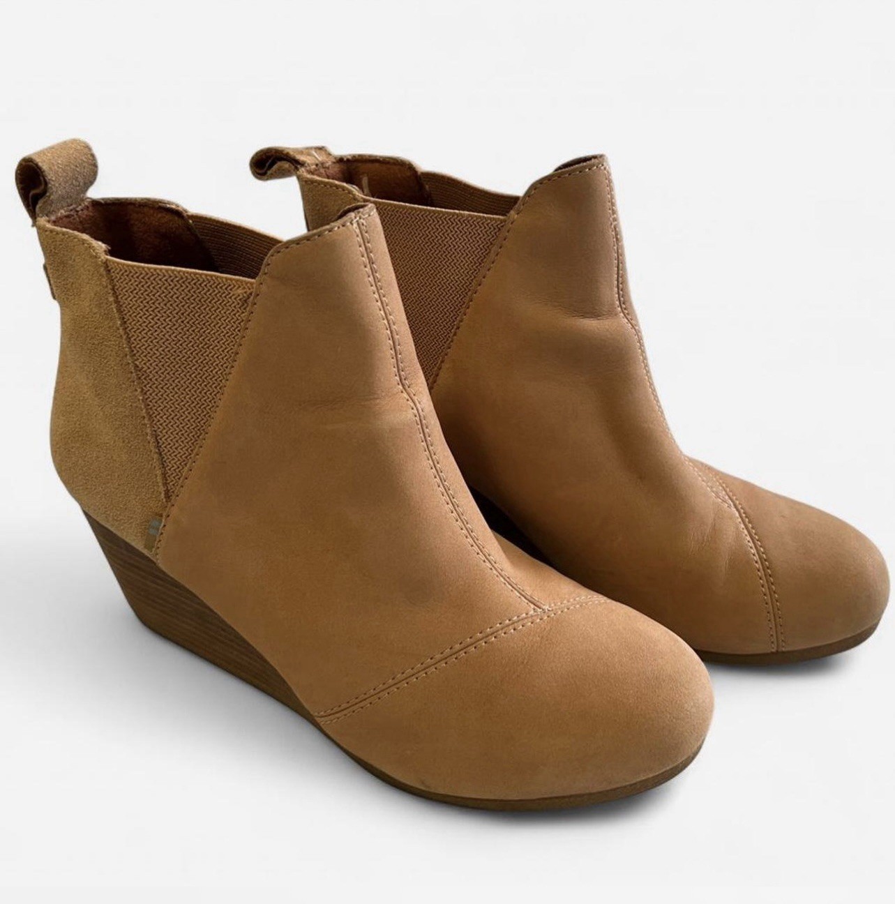 TOMS Tan Suede Wedge Booties Women’s Size 8.5W Ankle Boots Pull On Comfort Heel