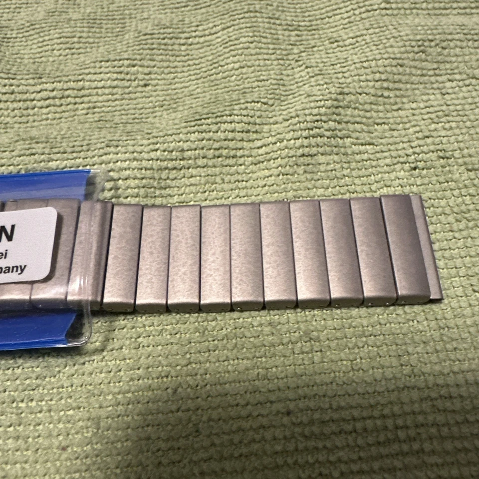 Pulseira de relógio Vollmer titânio titânio 20 mm largura do lugar - 7 polegadas de comprimento - Imagem 2 de 4