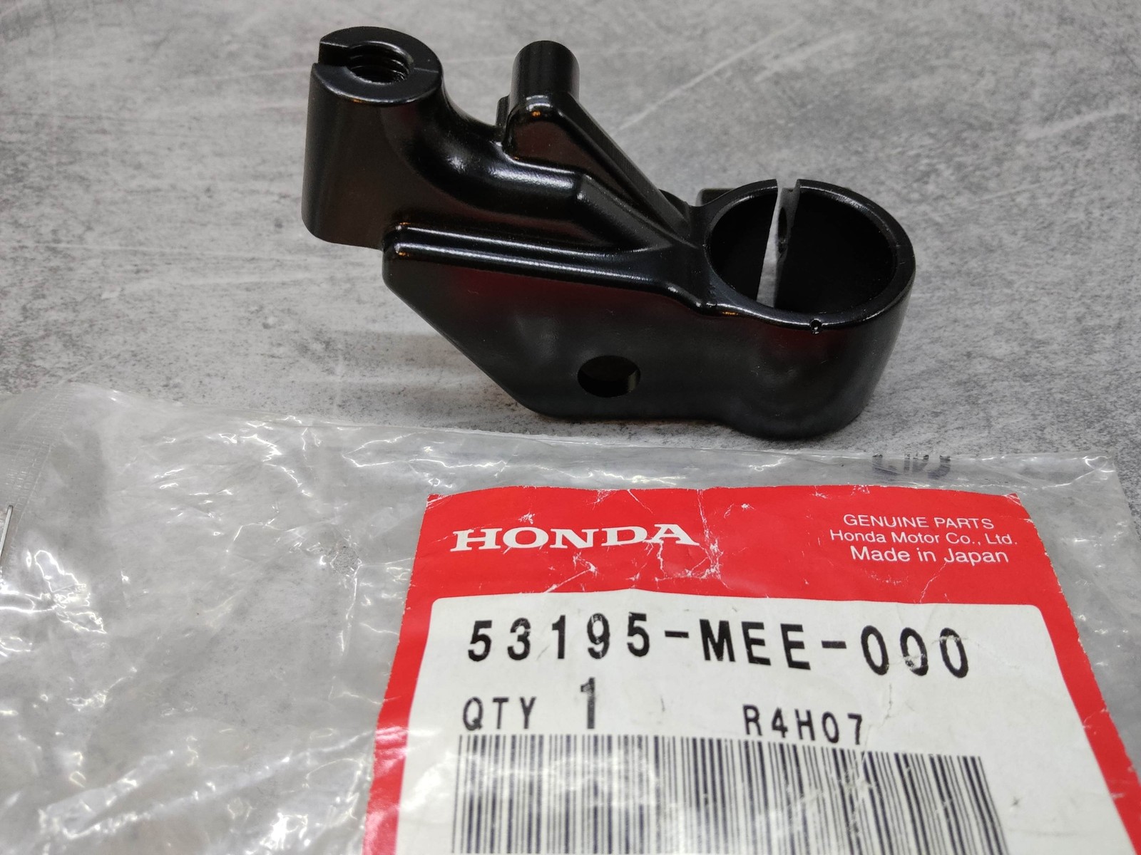 Support levier embrayage HONDA 53195-MEE-000 pour moto CBR600RA de coloris noir
