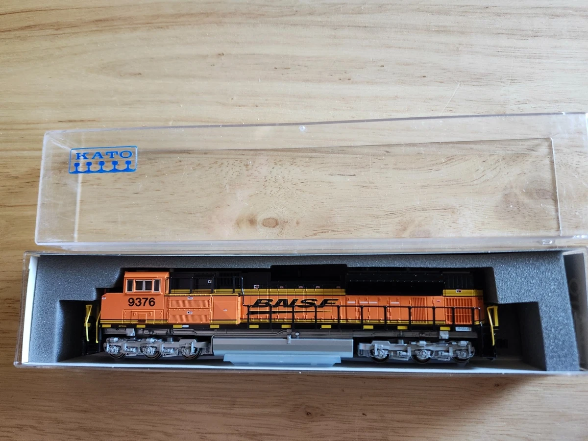 Athearn BNSF 8236 ディーゼル機関車 Nゲージ 鉄道模型 BNSF Railway N Orange Diesel Locomotive Model Railroad Locomotives