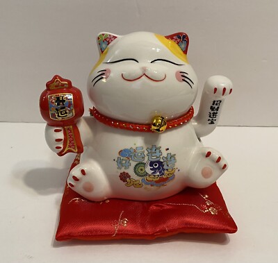 Japanese Lucky Cat with moving arm neko Yakushi kiln Mino Porcelain Figurine!